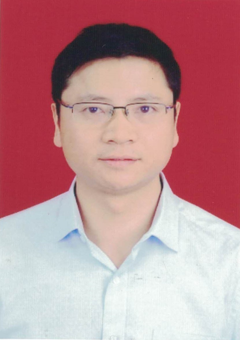 王　君 教授